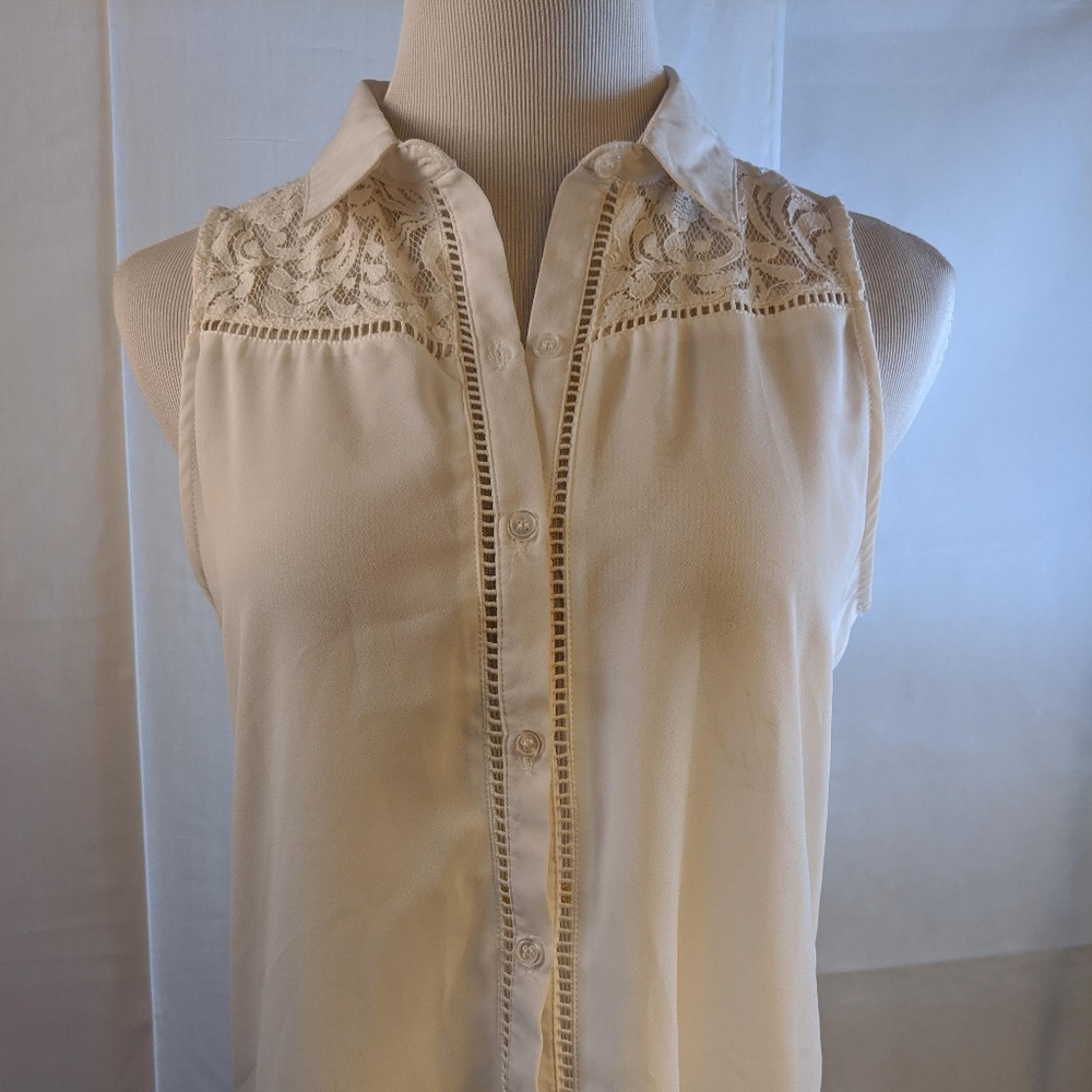 2Bella Lace Inset Button Down Sleeveless Top